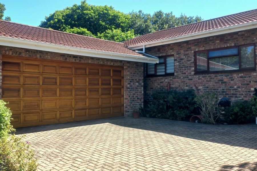 5 Bedroom Property for Sale in Kingfisher Creek Western Cape